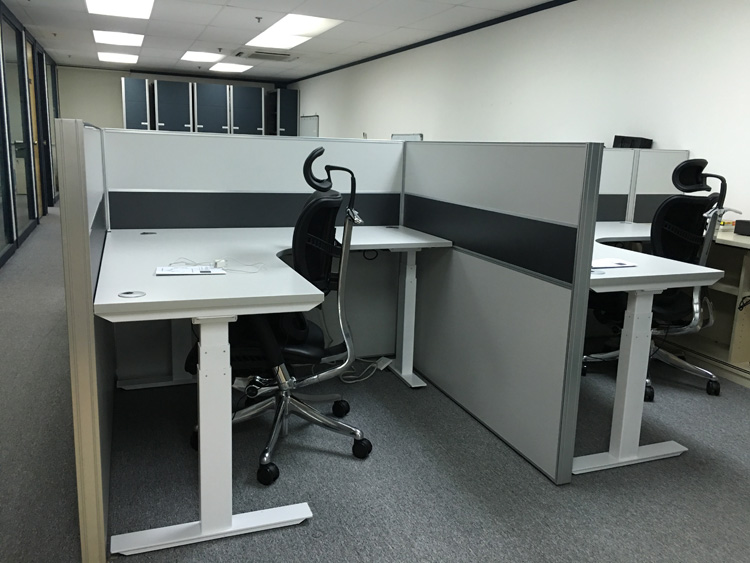 屏風(fēng)卡位辦公桌